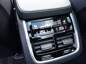 Volvo  Ultra T8 AWD/B&W/Pano/FourC/AHK/360°/BLIS