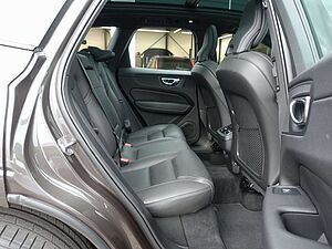 Volvo  B4 Dark/Pano/AHK/Kamera/H&K/Memory/Carplay