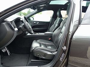 Volvo  B4 Dark/Pano/AHK/Kamera/H&K/Memory/Carplay
