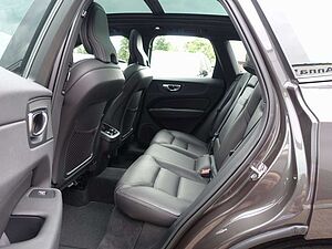 Volvo  B4 Dark/Pano/AHK/Kamera/H&K/Memory/Carplay