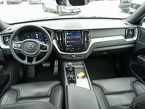 Volvo  B4 Dark/Pano/AHK/Kamera/H&K/Memory/Carplay