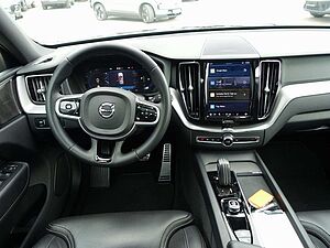 Volvo  B4 Dark/Pano/AHK/Kamera/H&K/Memory/Carplay