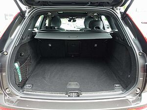 Volvo  B4 Dark/Pano/AHK/Kamera/H&K/Memory/Carplay