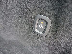 Volvo  B4 Dark/Pano/AHK/Kamera/H&K/Memory/Carplay