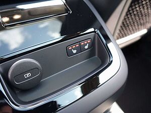 Volvo  Ultra T8 AWD/360°/AHK/HeadUP/B&W/BLIS/Pano