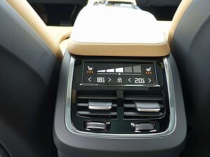 Volvo  Plus Dark T8 AWD /FourC/AHK/Pano/360°Cam