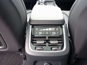 Volvo  Ultra Dark  T8 AWD Plug-in/360°/Massage/B&W