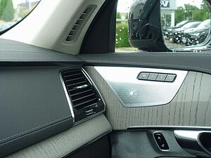 Volvo  Ultra Dark  T8 AWD Plug-in/360°/Massage/B&W