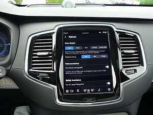 Volvo  Ultra Dark  T8 AWD Plug-in/360°/Massage/B&W