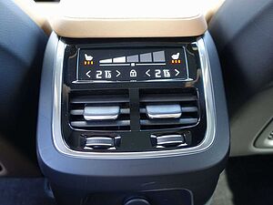 Volvo  Plus Bright T8 Recharge AWD B&W/LUFT/AHK