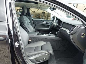 Volvo  Ultimate B5 AWD Dark/Pano/H&K/BLIS/Memory