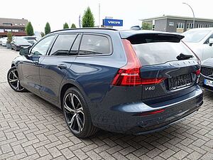 Volvo  Ultra B4 Dark/B&W/AHK/Pano/HeadUP/360°/BLIS