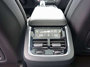 Volvo  B4 AWD Ultimate /Panorama/ Standheizung