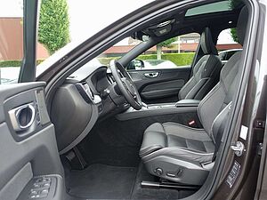 Volvo  B4 AWD Ultimate /Panorama/ Standheizung