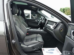 Volvo  B4 AWD Ultimate /Panorama/ Standheizung