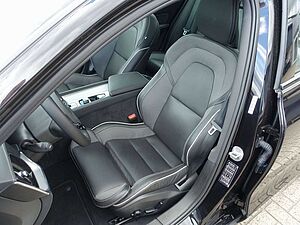 Volvo  Ultimate Dark B5 AWD Benzin PANO/HUD/BLIS
