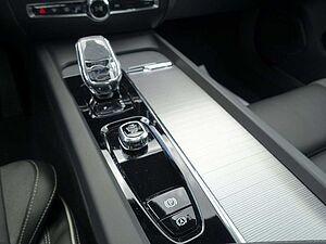 Volvo  Ultimate Dark B5 AWD Benzin PANO/HUD/BLIS