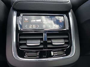 Volvo  Ultimate Dark B5 AWD Benzin PANO/HUD/BLIS