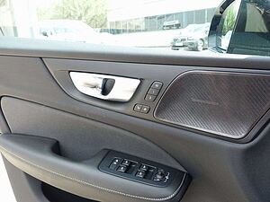 Volvo  Ultimate Dark B5 AWD Benzin PANO/HUD/BLIS