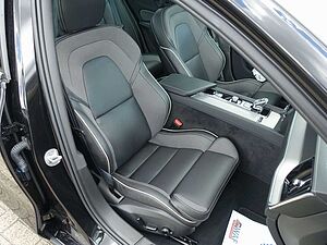 Volvo  Ultimate Dark B5 AWD Benzin PANO/HUD/BLIS