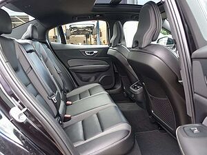 Volvo  Ultimate Dark B5 AWD Benzin PANO/HUD/BLIS