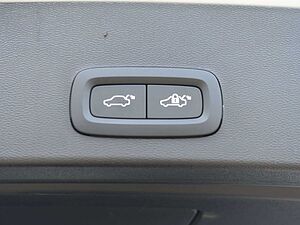 Volvo  Ultra Dark B4 Mild-Hybrid PANO/360°KAM/BLIS