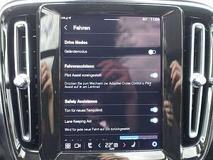 Volvo  Ultra Dark B4 Mild-Hybrid PANO/360°KAM/BLIS