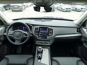 Volvo  Ultra Bright T8 AWD Plug-in Hybrid Pano, B&W