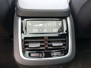 Volvo  Ultra Dark T8 AWD Plug-in Hybrid Pano/B&W