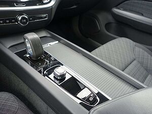 Volvo  V 60 D3 Momentum/360°Cam/BLIS/Sitzhz. /Intellis.