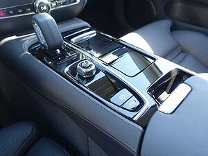 Volvo  Ultra T6 AWD/H&K/HeadUP/360°/BLIS/Memory