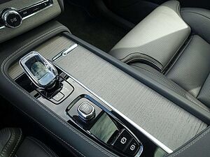 Volvo  Ultra, T8 AWD/360°/Pano/BLIS/FourC/B&W