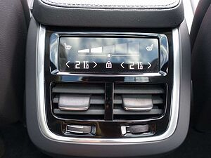 Volvo  Ultra, T8 AWD/360°/Pano/BLIS/FourC/B&W