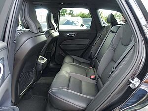 Volvo  B4 Plus Dark PANORAMA/360°KAM/STANDHEIZUNG
