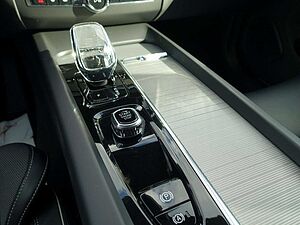 Volvo  B4 Plus Dark PANORAMA/360°KAM/STANDHEIZUNG