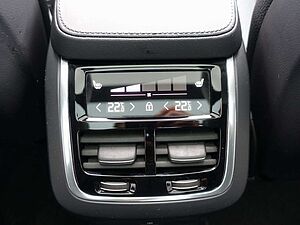 Volvo  Ultra T8 AWD/FourC/360°/H&K/Pano/Head-Up