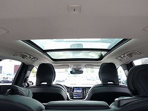Volvo  Ultra B5 AWD Dark/Massage/B&W/360°/Pano