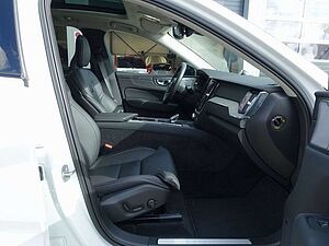 Volvo  Ultra Dark T8 AWD/ 22'/B&W/FourC/Massage