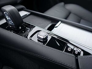 Volvo  Ultra T8 AWD/FourC/AHK/HeadUP/Pano/360°/BLS