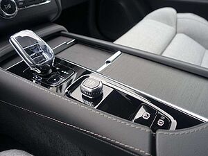 Volvo  Plus Dark T8 AWD Plug-inHybrid/AHK/360°/H&K