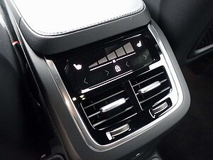 Volvo  Plus Dark T8 AWD Plug-inHybrid/AHK/360°/H&K