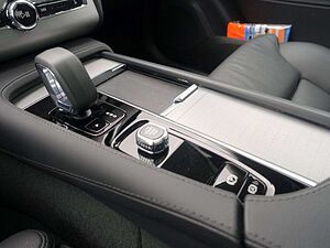 Volvo  Ultra Dark T8 AWD/HeadUP/360°/Pano/H&K/AHK