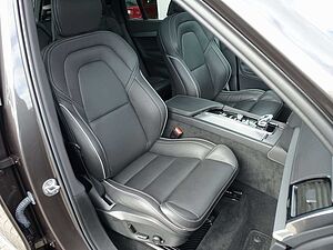 Volvo  Plus T8 AWD Plug-in Hybrid PANO/HUD/B&W/AHK