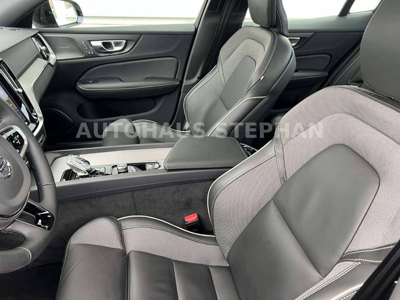 Volvo  B5 AWD Automatik Ultimate Dark Garantie