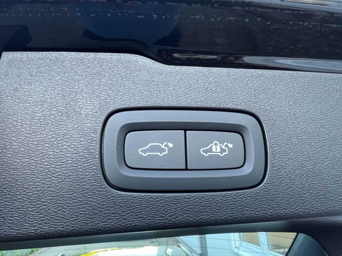 Volvo  Recharge T8 AWD Geartronic PLUS DARK -35%