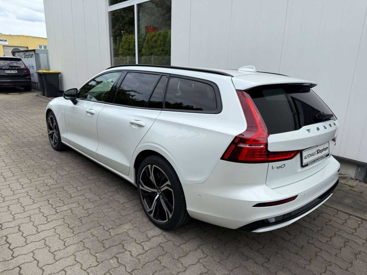 Volvo  B4 B Plus Dark Autom. MY25 GARANTIE