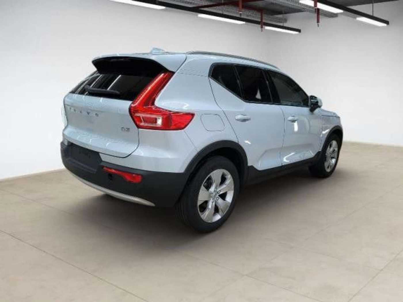 Volvo  D3 Automatik Momentum Pro AHK GARANTIE
