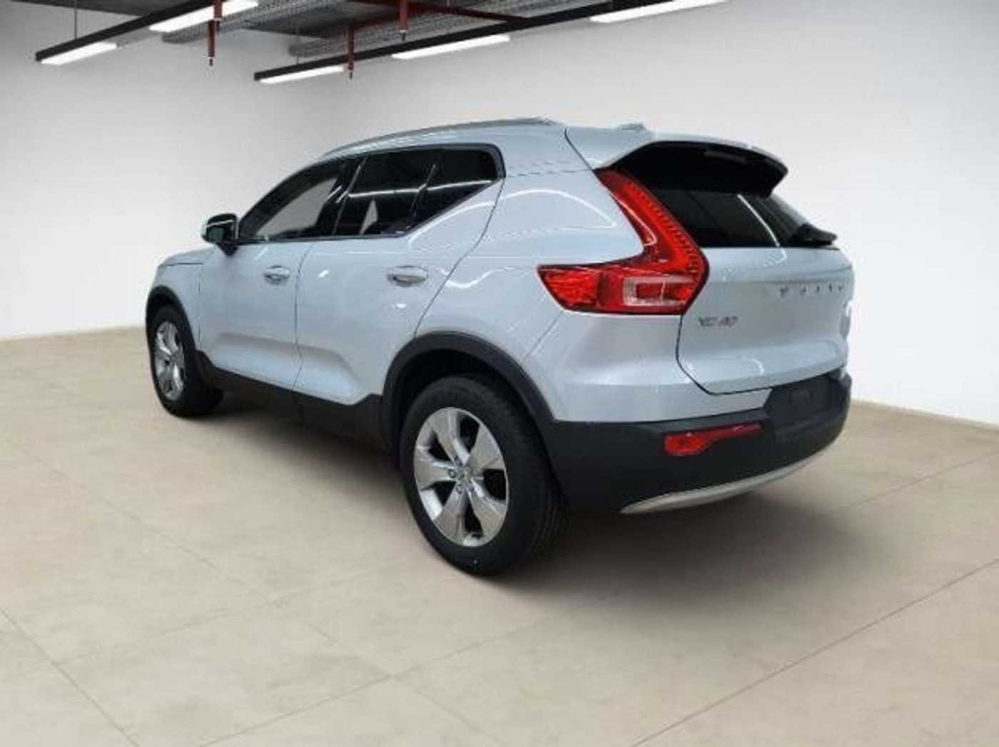 Volvo  D3 Automatik Momentum Pro AHK GARANTIE