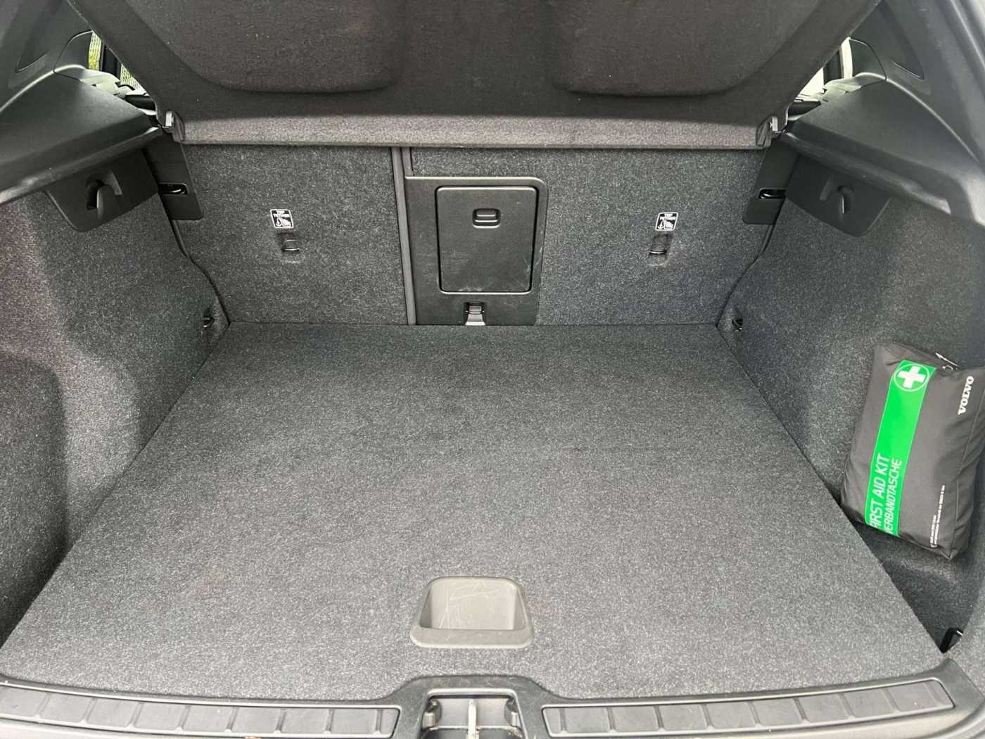 Volvo  Recharge Twin Engine AWD Core GARANTIE