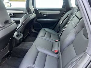 Volvo  B4 Diesel Automatik Momentum PRO GARANTIE